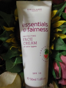 کرم صورت محافظت کننده و روشن کننده اسنشیالز با اس پی اف 10 🔯  Essentials Fairness Protecting Face Cream SPF 10
